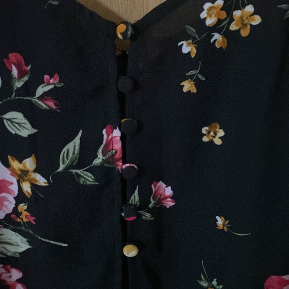 Rose print, flowy, rose print Torrid top - Picture 4 of 5